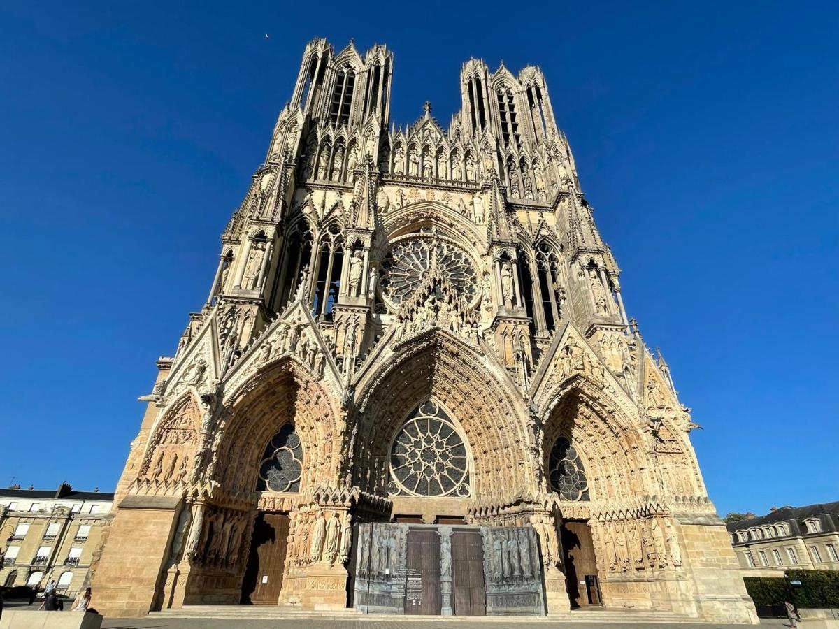 Charme De L'Ancien Pour Cet Appartement Entierement Renove Dans L'Hypercentre De Reims Exterior foto