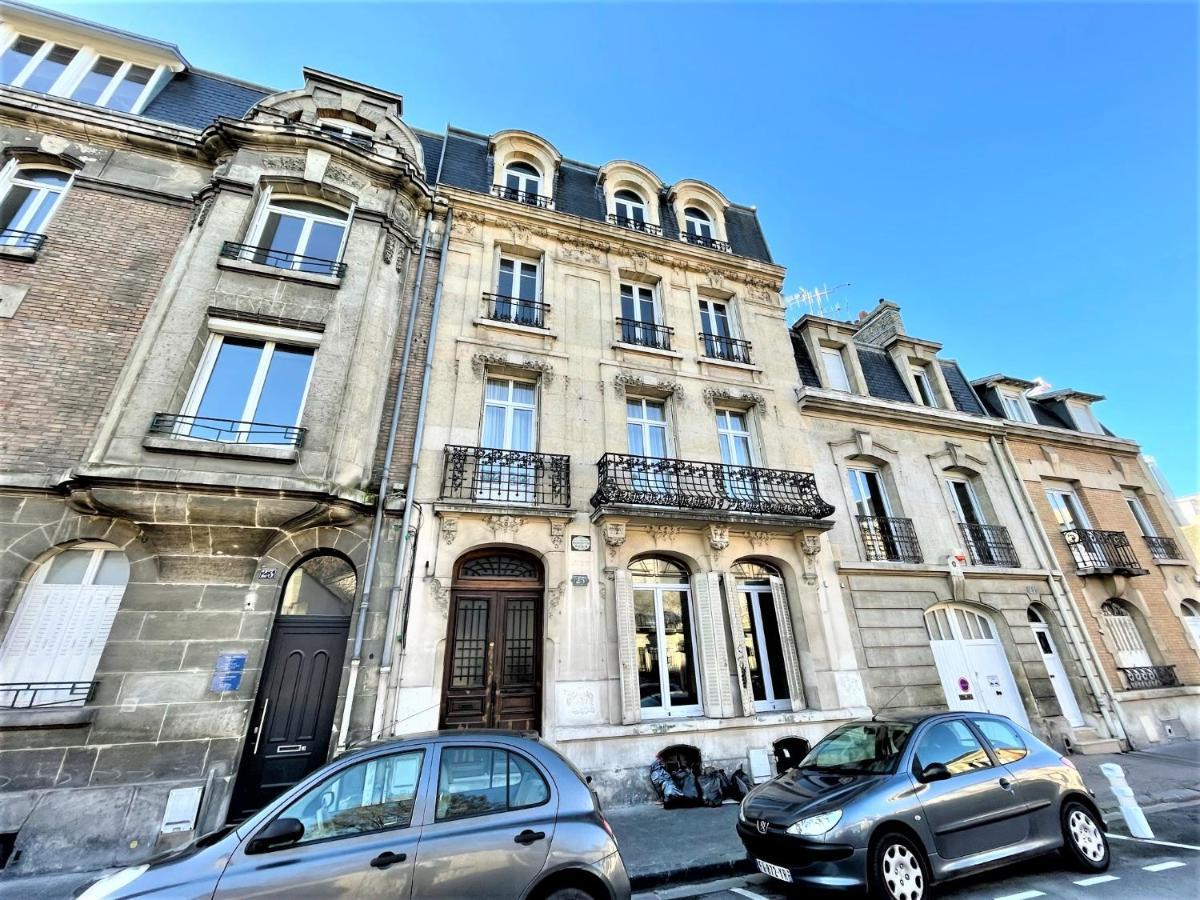Charme De L'Ancien Pour Cet Appartement Entierement Renove Dans L'Hypercentre De Reims Exterior foto