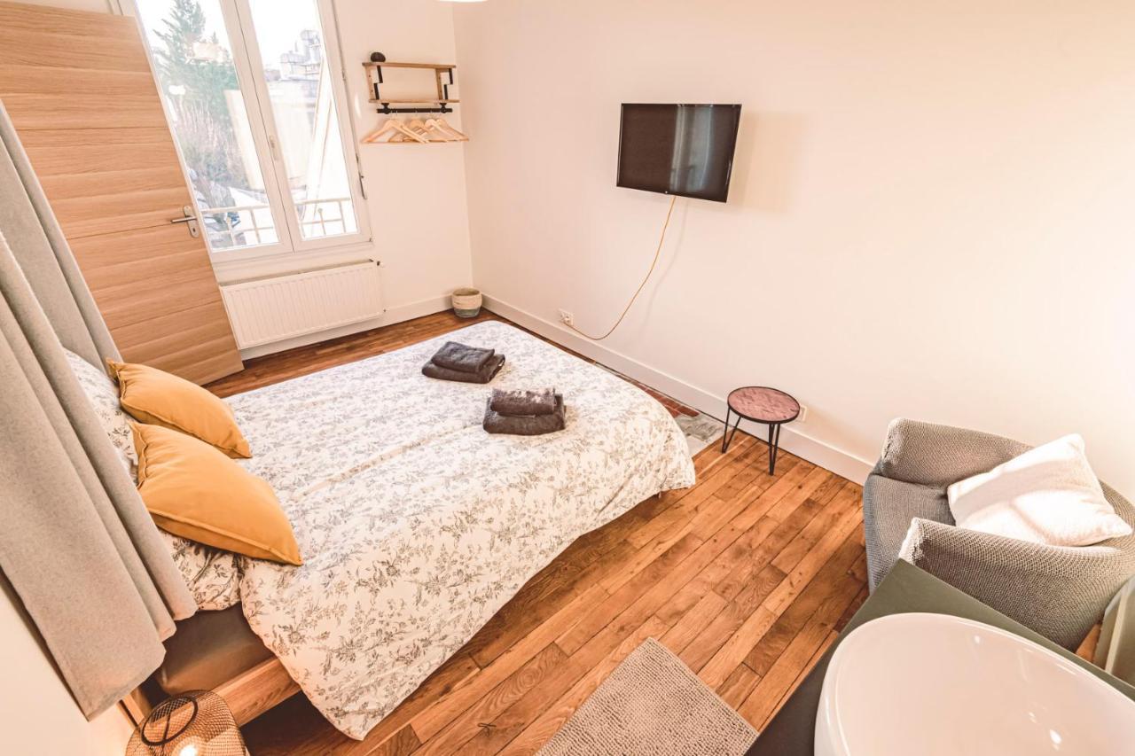 Charme De L'Ancien Pour Cet Appartement Entierement Renove Dans L'Hypercentre De Reims Exterior foto